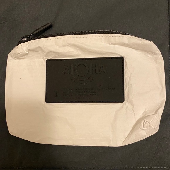Aloha Island Handbags - FLASH SALE❗️Aloha Waterproof Mini Pouch